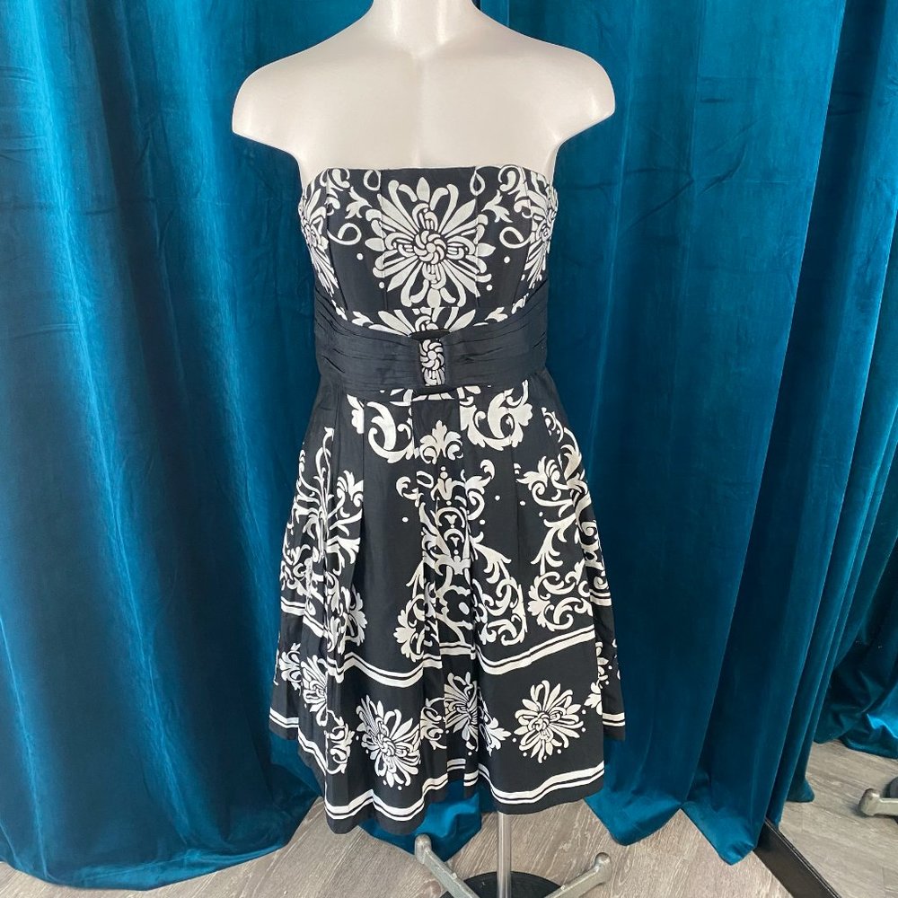 White House black Market Strapless Dress
